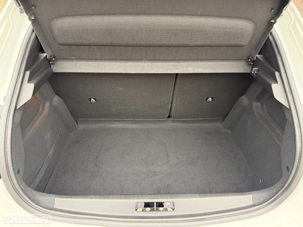 Peugeot e-208 50 kWh Active Pack — fotografia 22