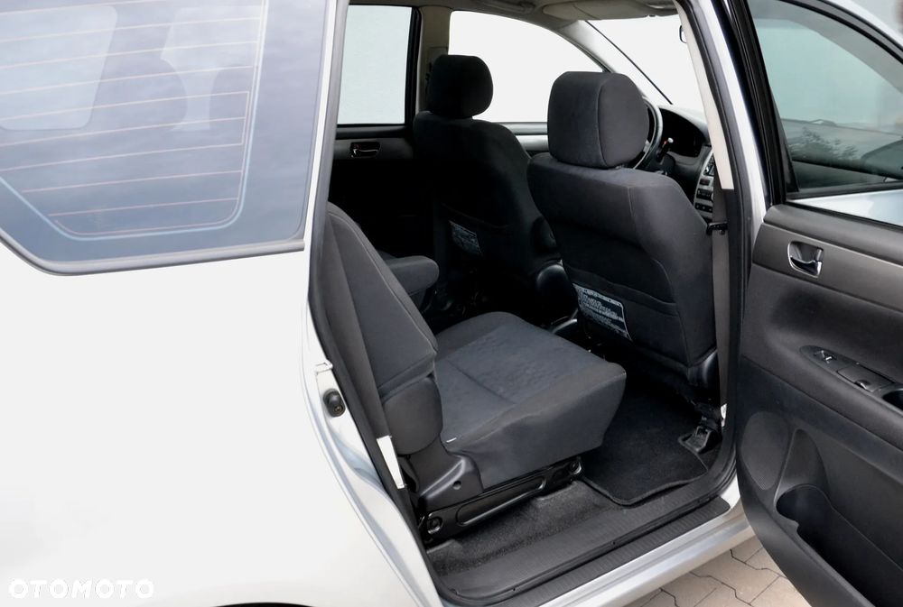 Toyota Avensis Verso 2.0 - 14