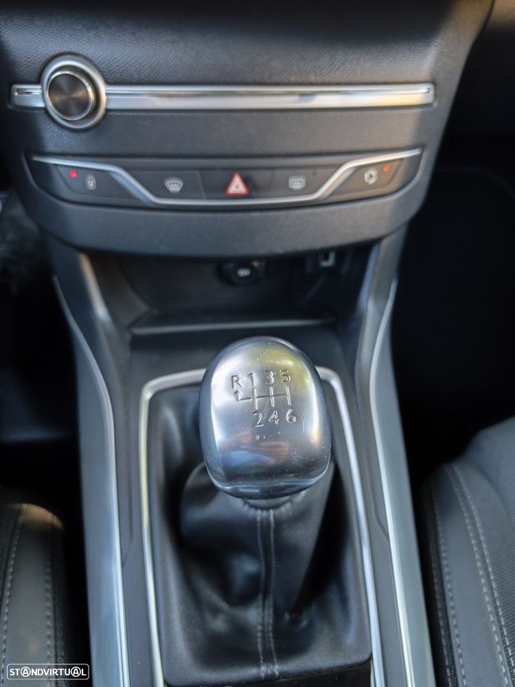 Peugeot 308 1.2 PureTech Allure J17 — fotografia 7