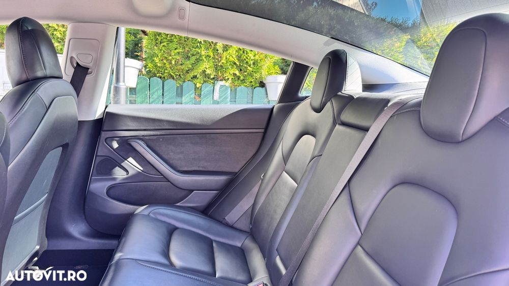 Tesla Model 3 - 11