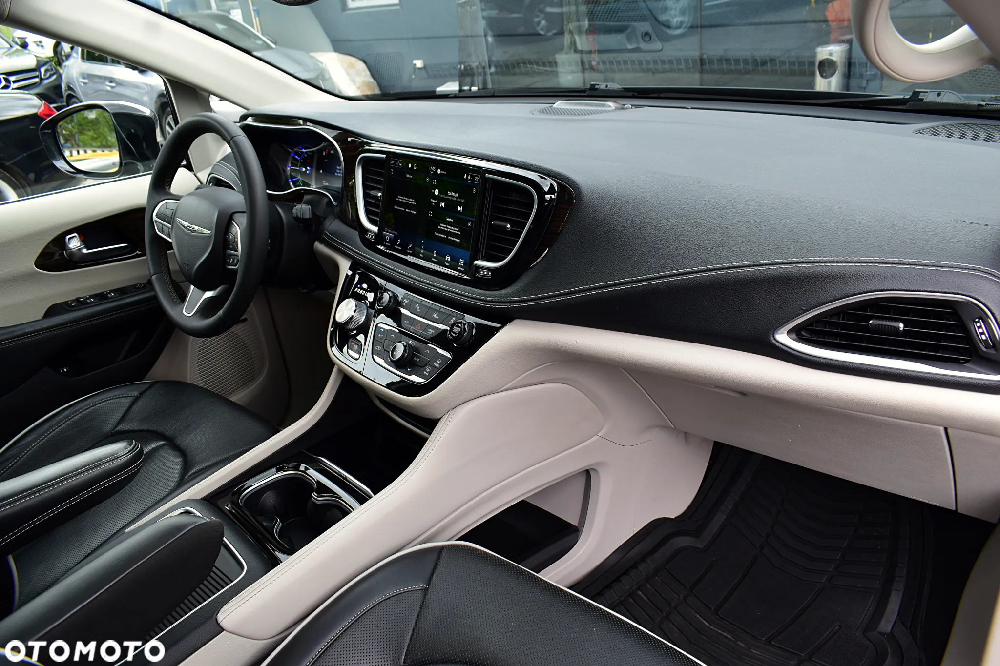 Chrysler Pacifica - 11