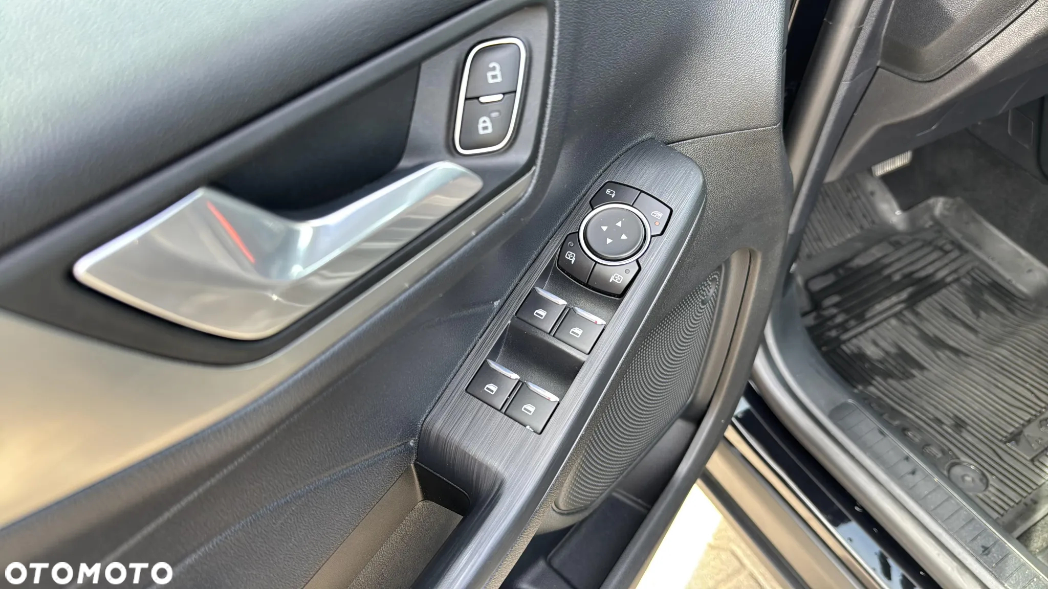 Ford Kuga 2.5 FHEV FWD Titanium - 12