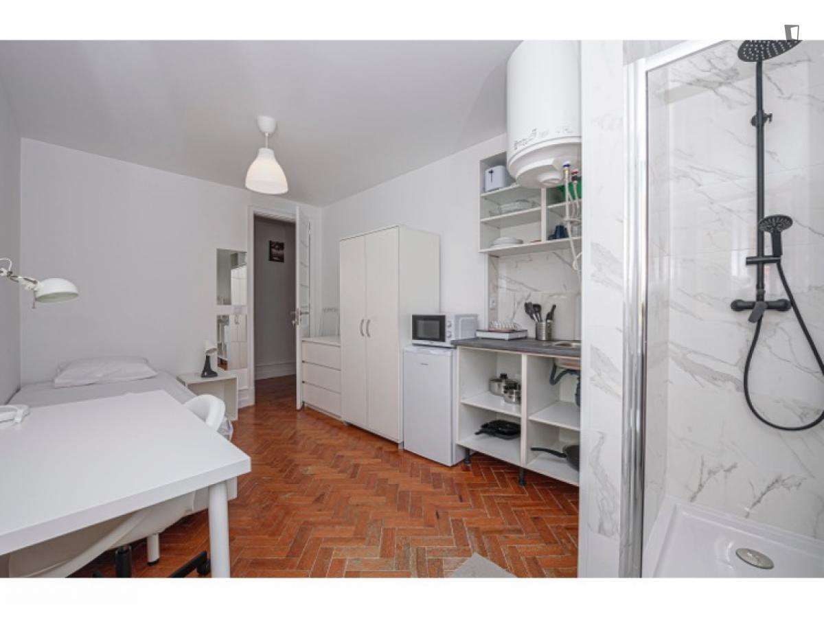 Quarto - localizado em Lapa Lisbon - Grande imagem: 4/12