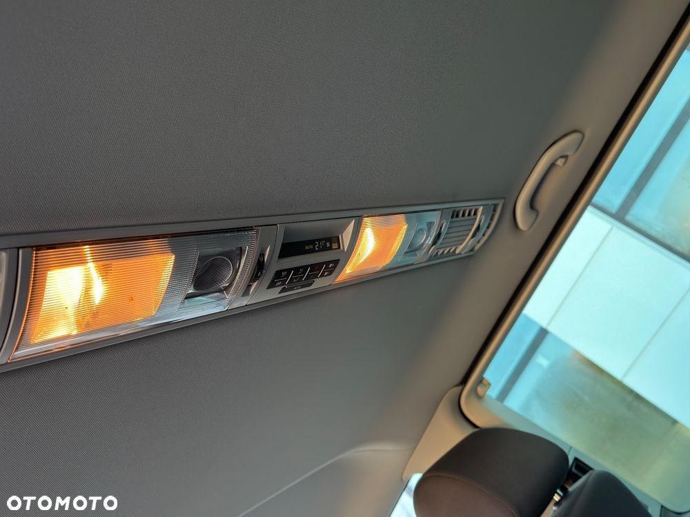 Volkswagen Caravelle - 16