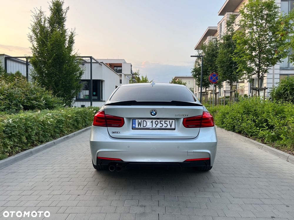 BMW Seria 3 330i - 8