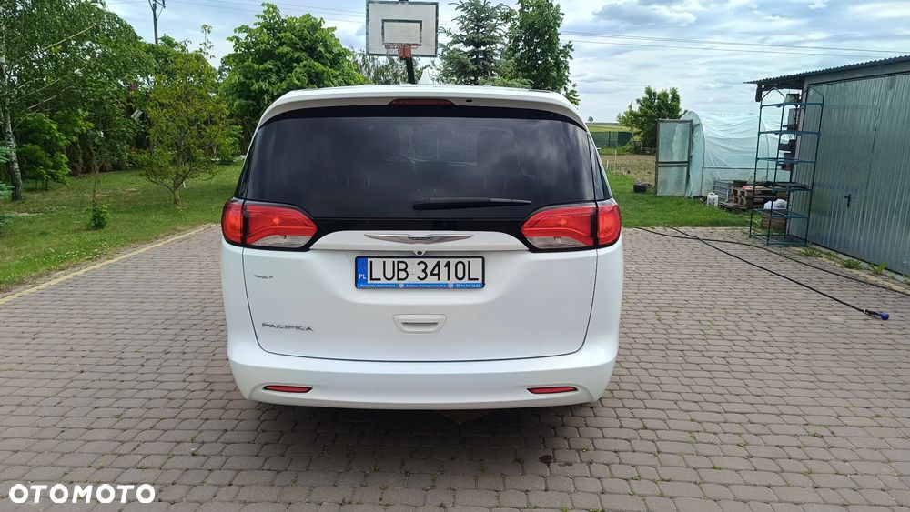 Chrysler Pacifica - 5
