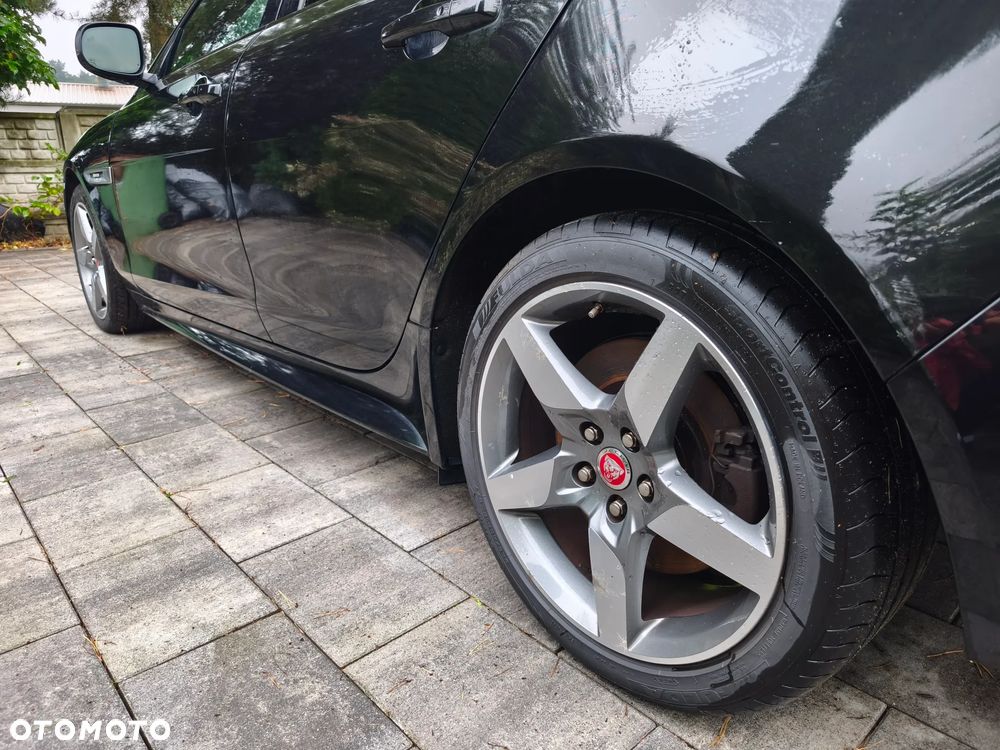 Jaguar XE 2.0 D AWD R-Sport - 21