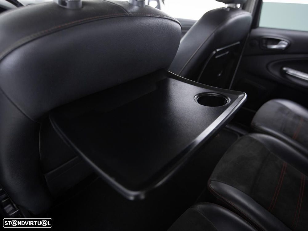 Ford S-Max - 17