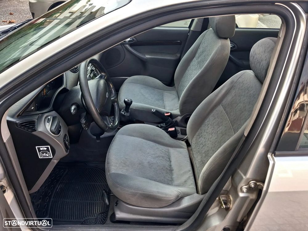 Ford Focus SW 1.6 Ghia - 6