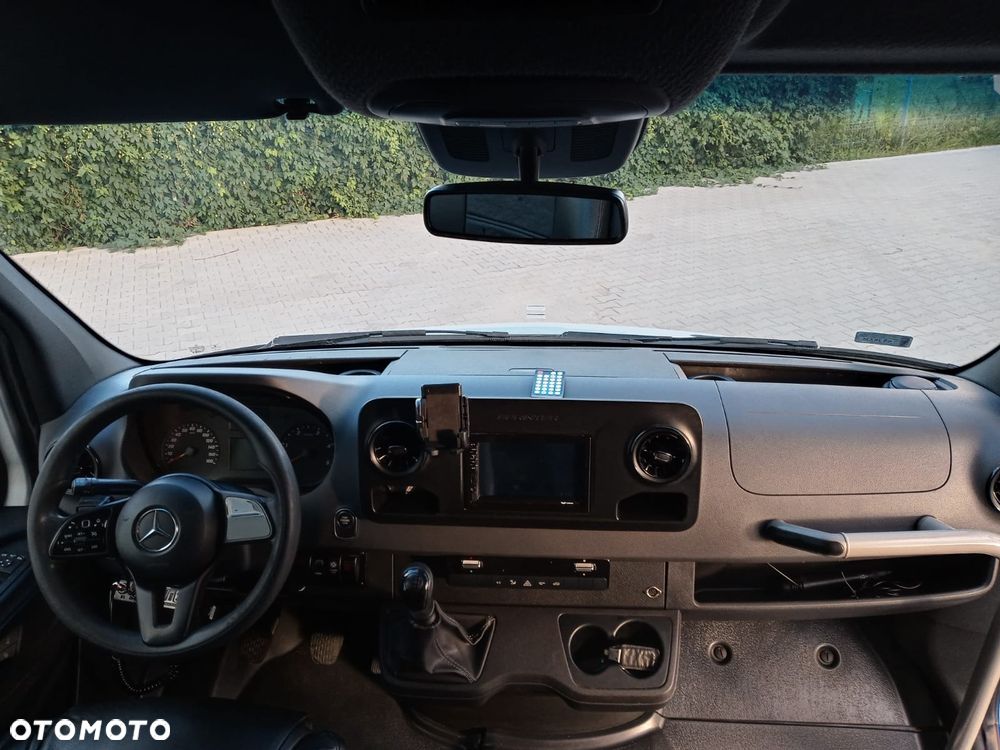 Mercedes-Benz Sprinter - 12