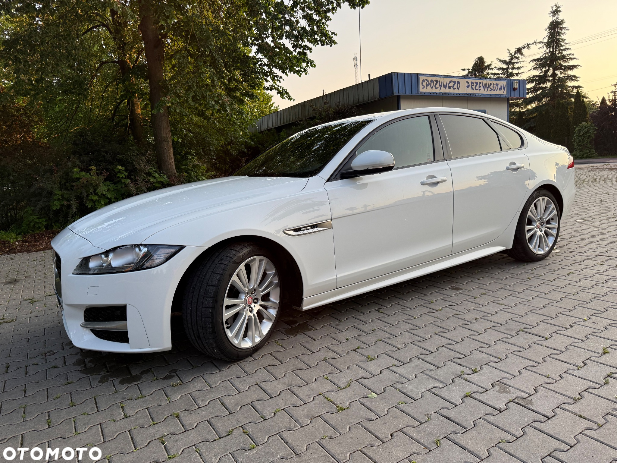 Jaguar XF 20d R-Sport - 9