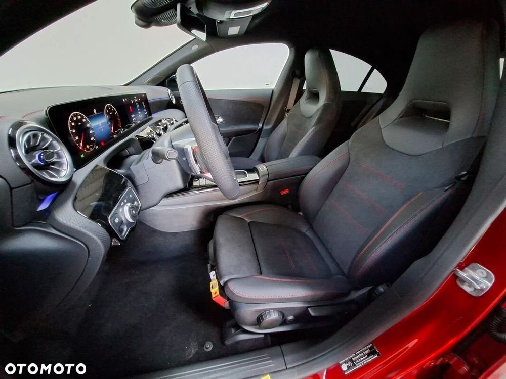 Mercedes-Benz CLA 220 4-Matic AMG Line 7G-DCT - 13