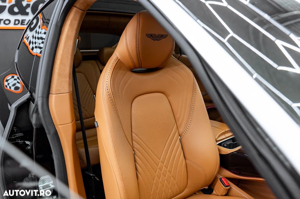 Aston Martin DBX - 15