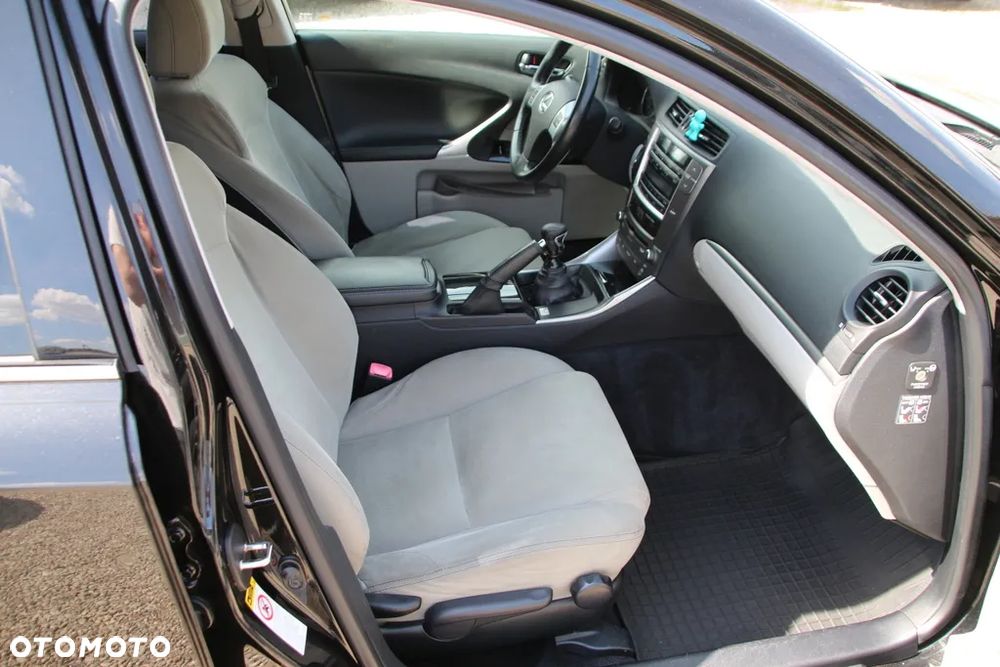 Lexus IS 200d - 19