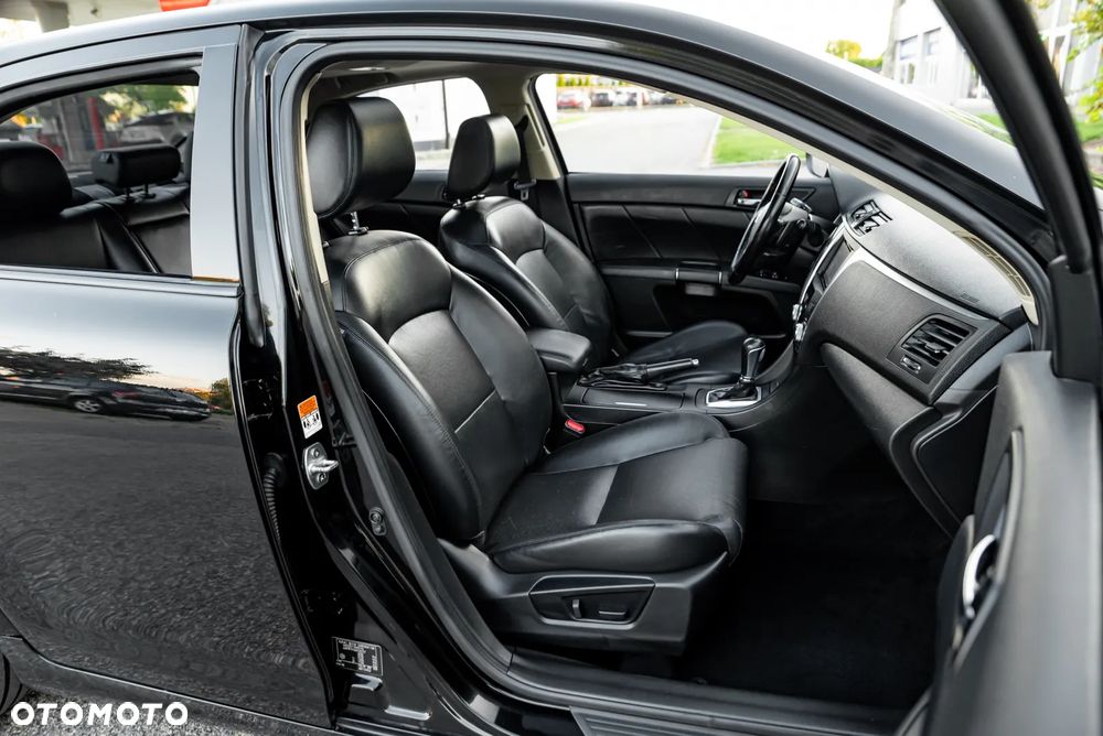 Suzuki Kizashi 2.4 4x4 CVT Sport - 30