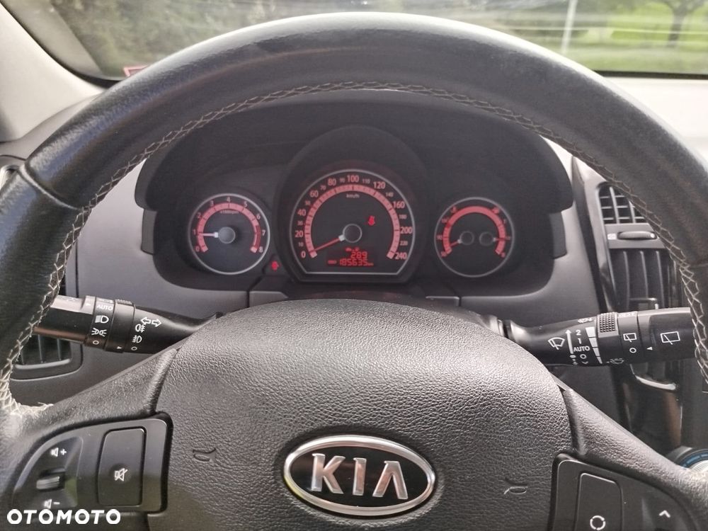 Kia Ceed - 9