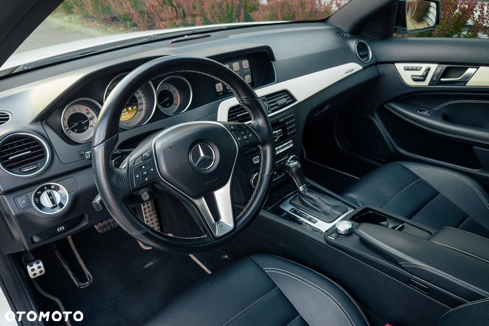 Mercedes-Benz Klasa C 250 CGI BlueEff - 25