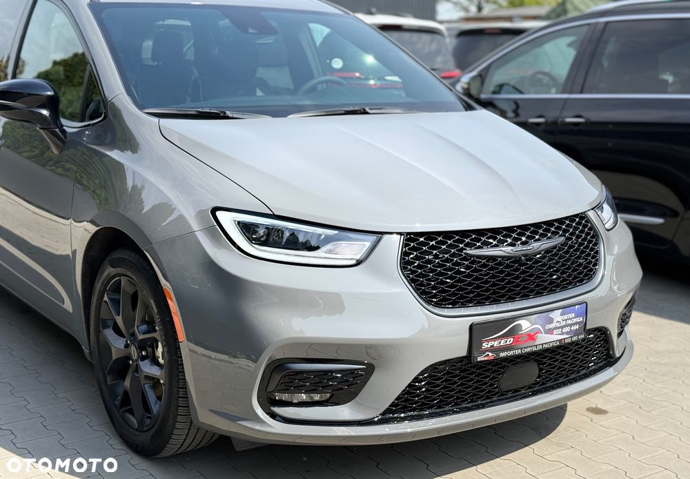Chrysler Pacifica - 4