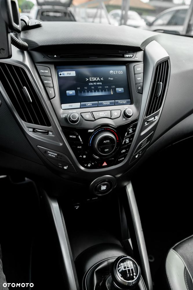 Hyundai Veloster 1.6 Turbo Premium - 35