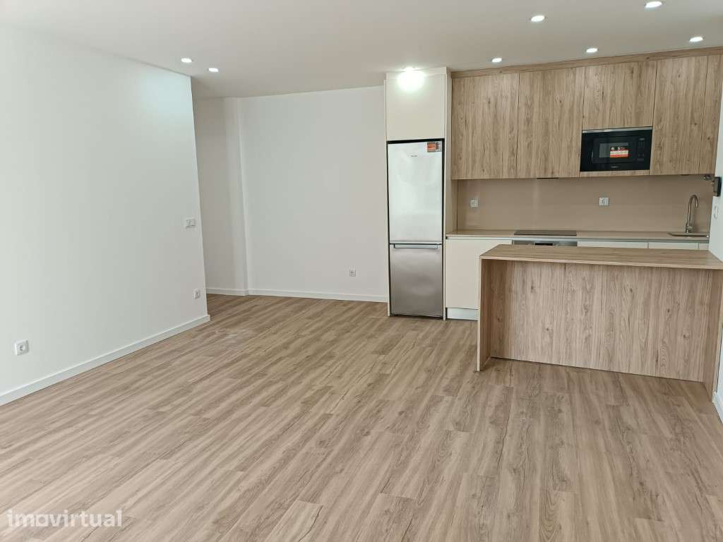 Apartamento T1remodelado para Arrendamento - Grande imagem: 2/19