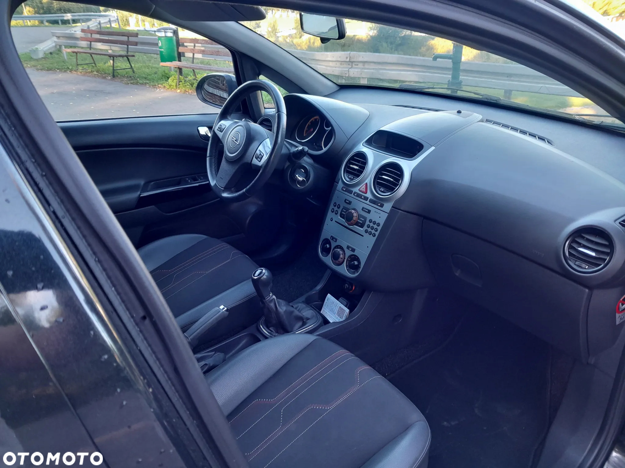 Opel Corsa 1.2 16V Color Edition - 12