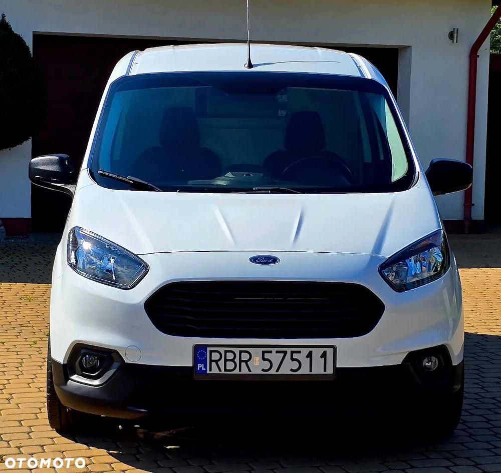 Ford Transit Courier - 13