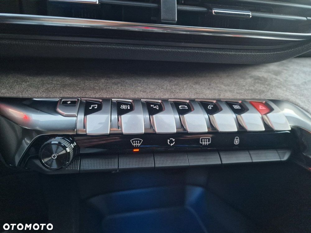 Peugeot 3008 1.6 PureTech HYbrid GT Line S&S EAT8 - 28