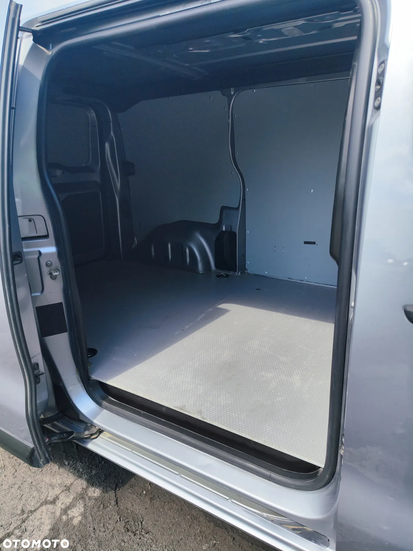 Opel Vivaro - 11