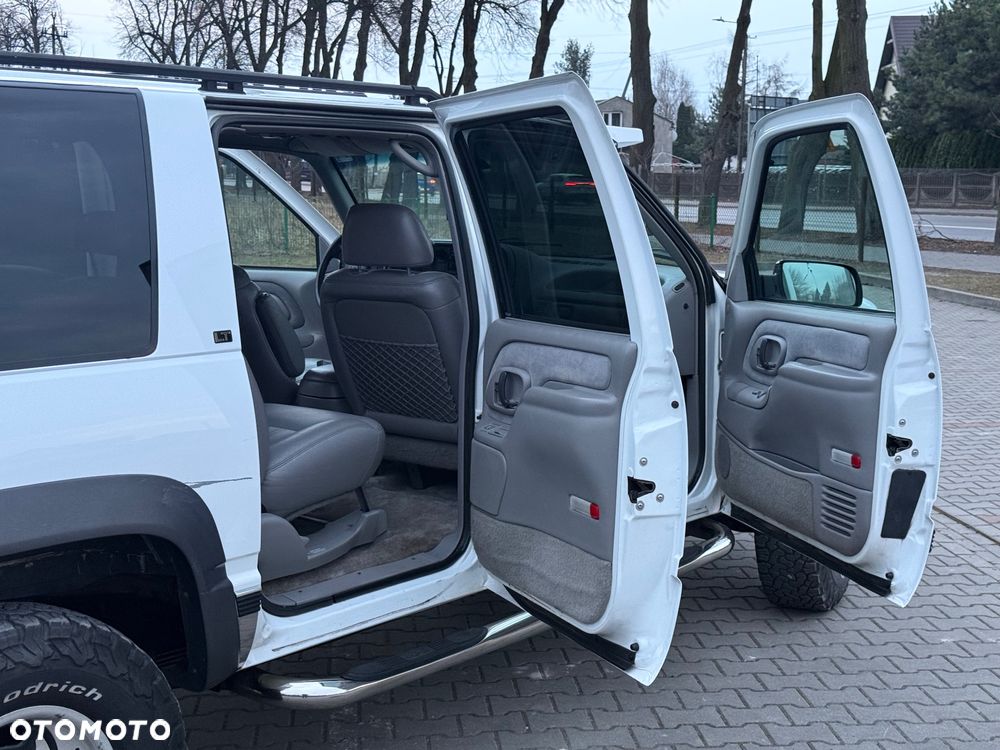 Chevrolet Suburban - 39