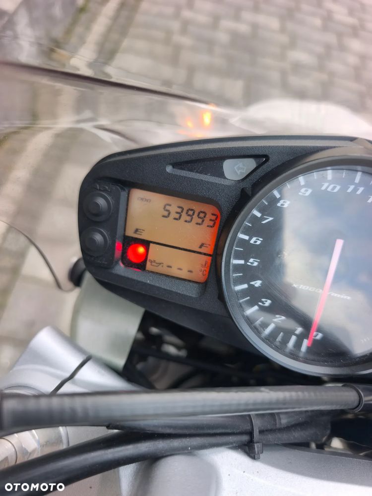 Suzuki GSR - 12