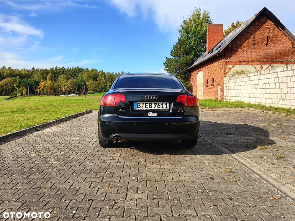 Audi A4 Limousine - 10
