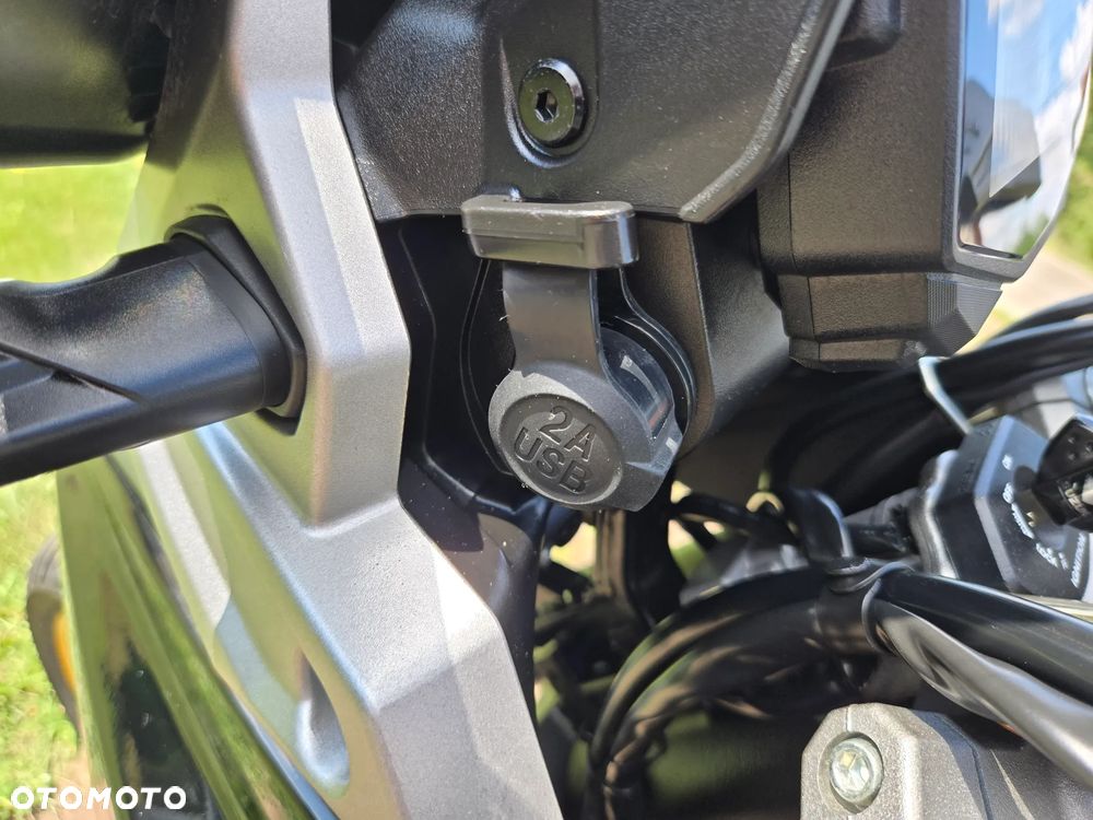 Suzuki V-STROM - 16