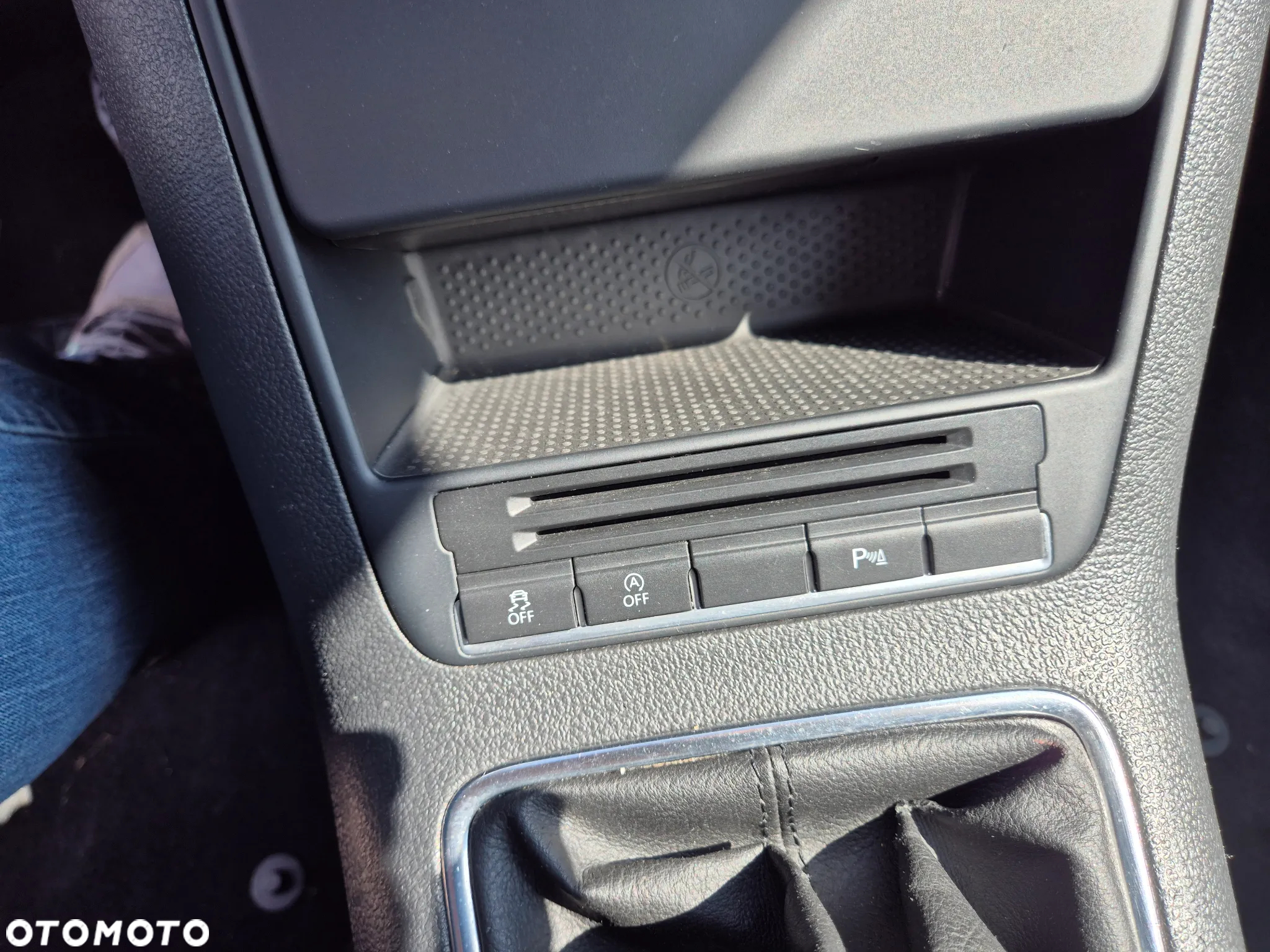 Volkswagen Golf Plus 1.6 TDI Comfortline - 26