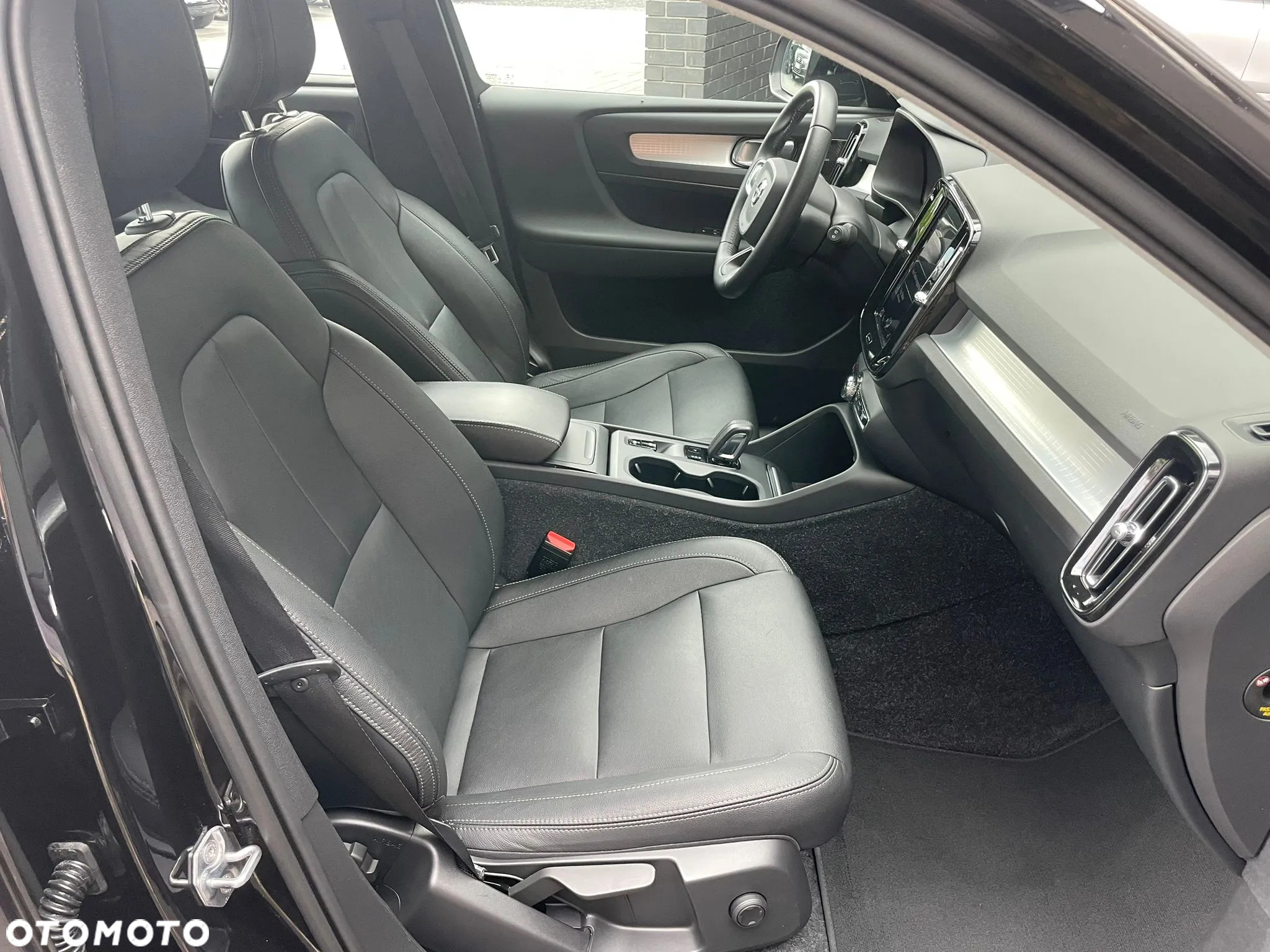 Volvo XC 40 T4 Momentum Pro - 26