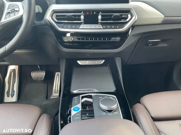 BMW iX3 - 12