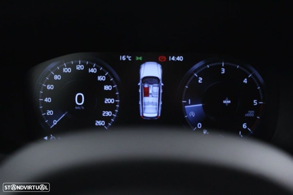 Volvo V60 2.0 D3 Momentum Plus - 27