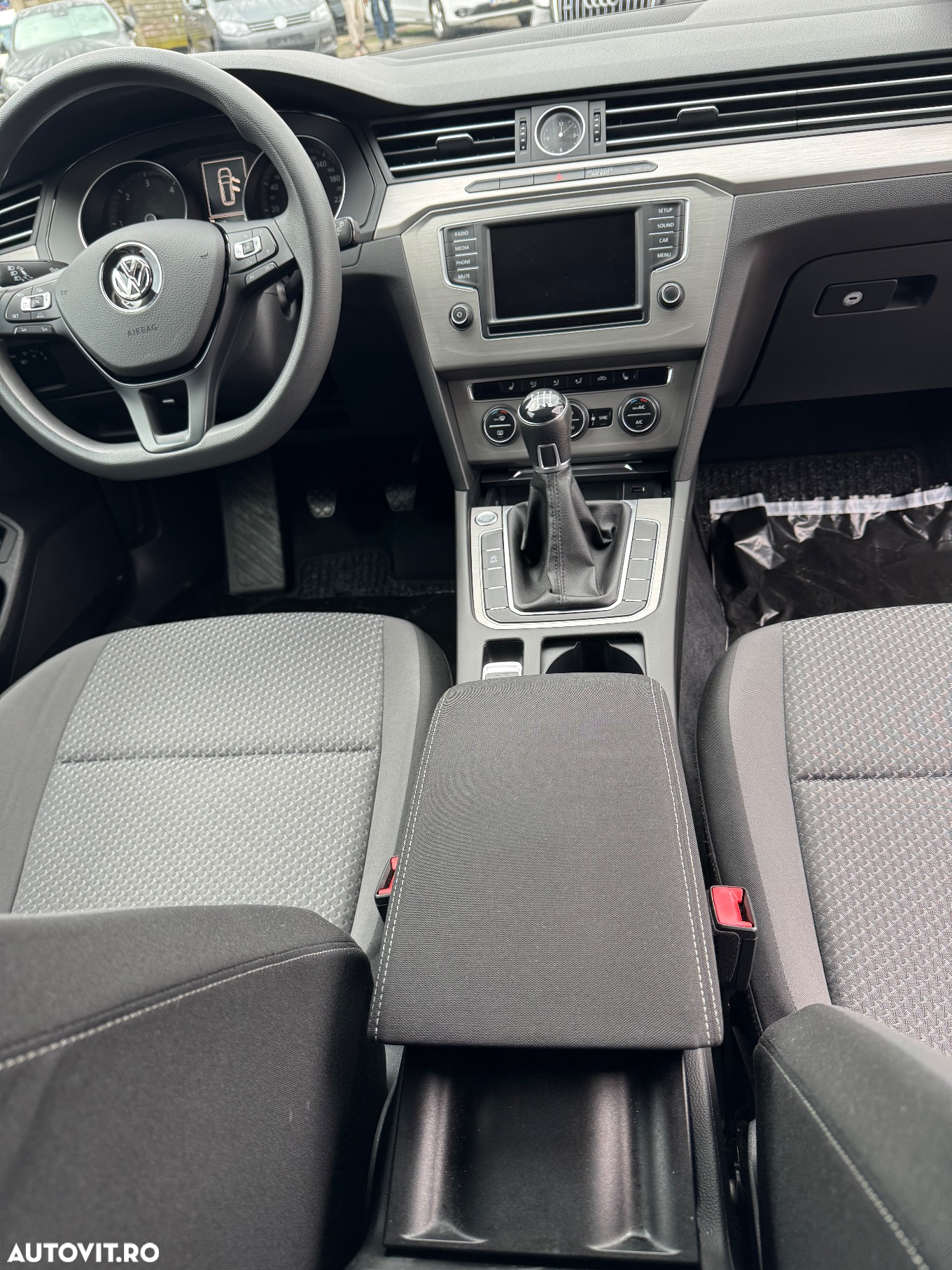 Volkswagen Passat Variant 2.0 TDI (BlueMotion Technology) Trendline - 4