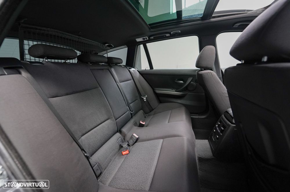 BMW 320 d Dynamic - 8