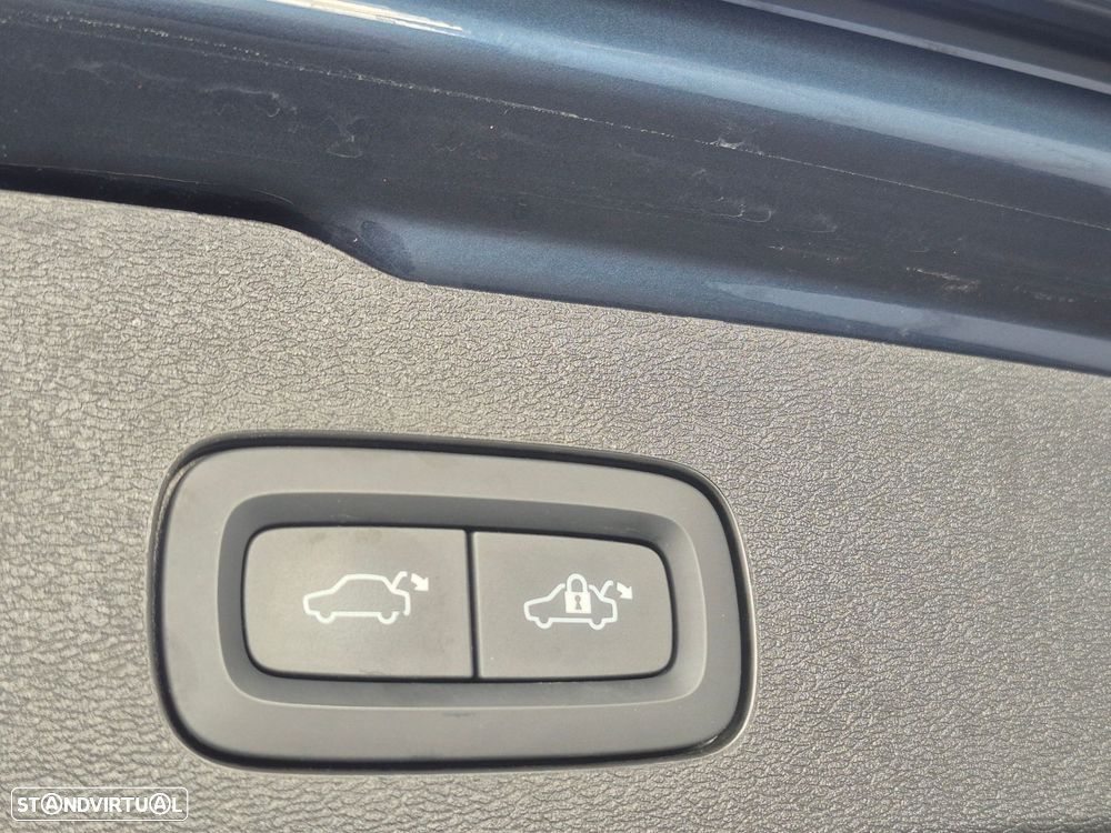 Volvo V60 2.0 B4 Momentum Geartronic - 31