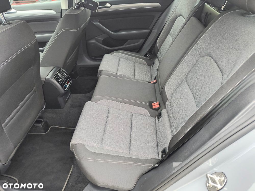 Volkswagen Passat - 15