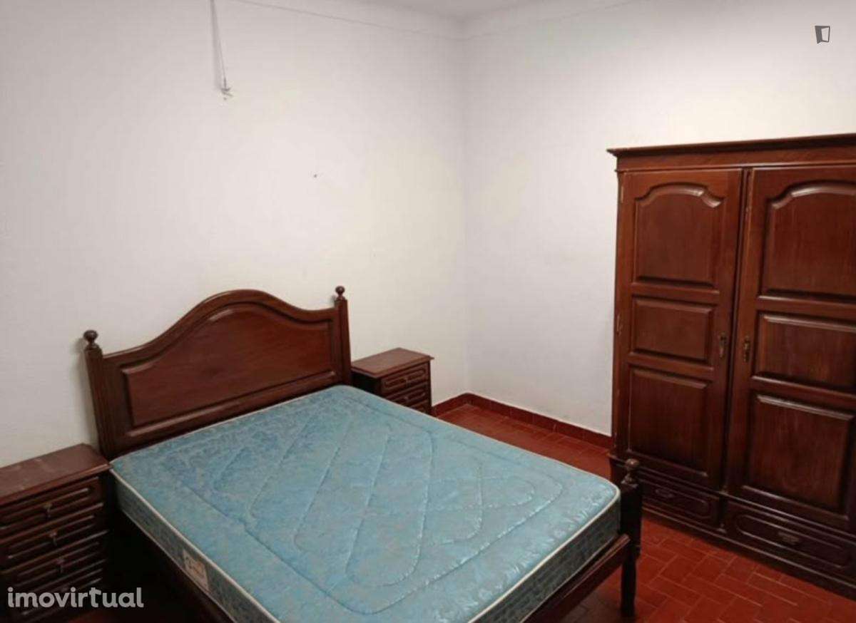 Quarto - localizado em Setubal - Grande imagem: 2/7