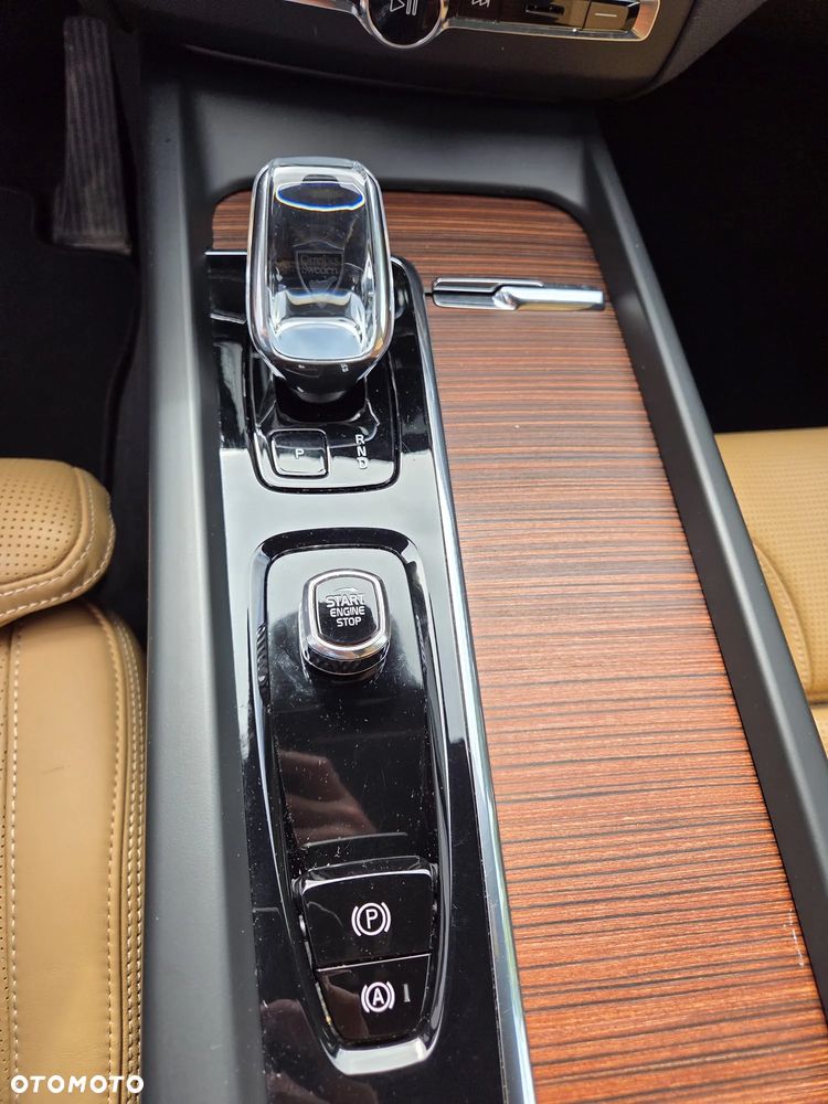 Volvo XC 60 B5 B AWD Plus Dark - 20