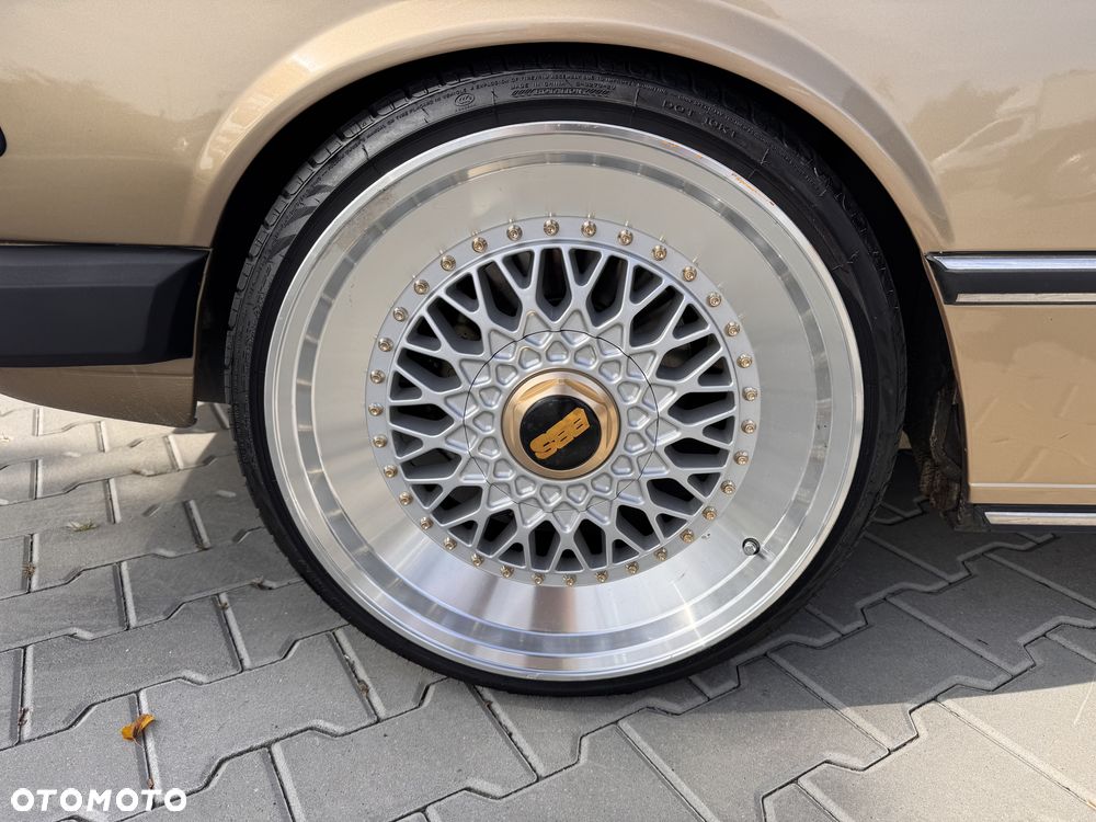 BMW Seria 5 528 i - 11