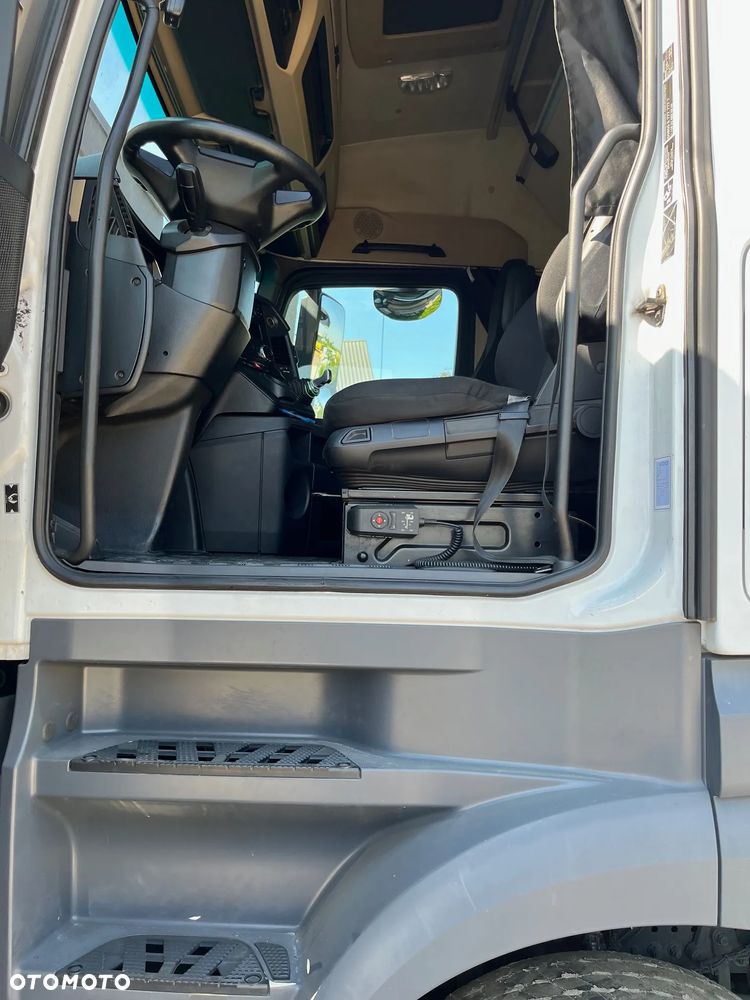 Mercedes-Benz Actros - 8