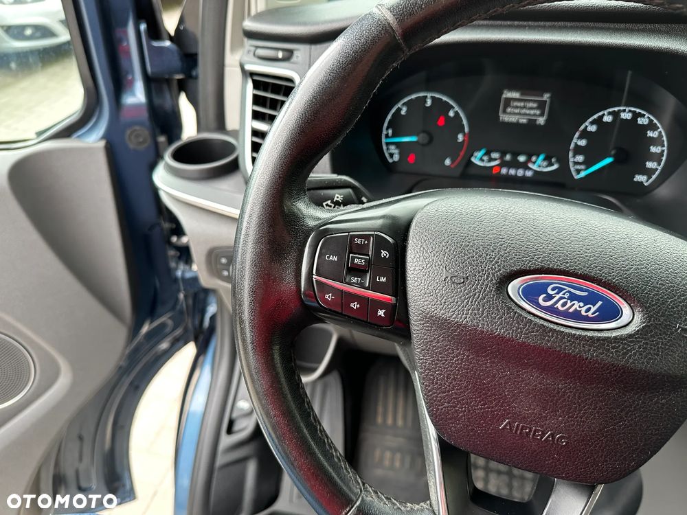 Ford Tourneo Custom - 12