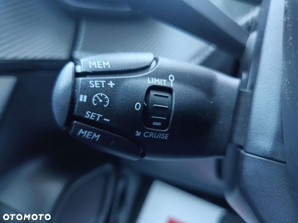 Peugeot 2008 Allure Pack - 19