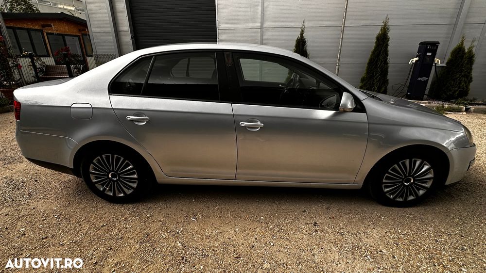 Volkswagen Jetta 1.6 TDI DPF Trendline - 5