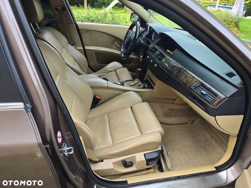 BMW Seria 5 525d - 21