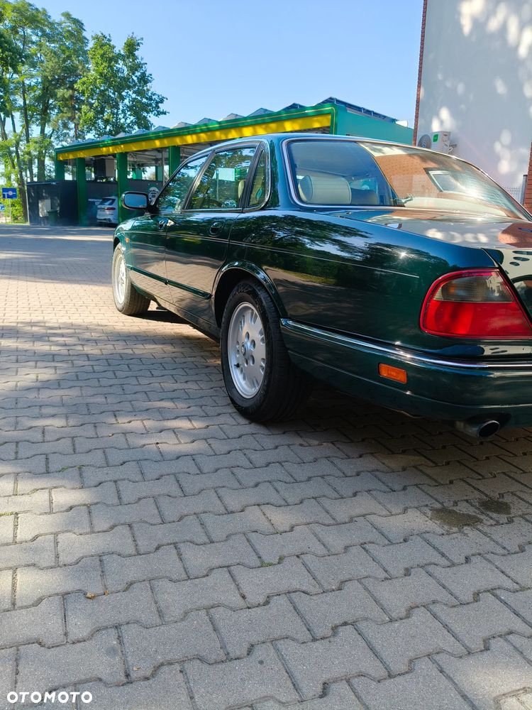 Jaguar XJ - 9