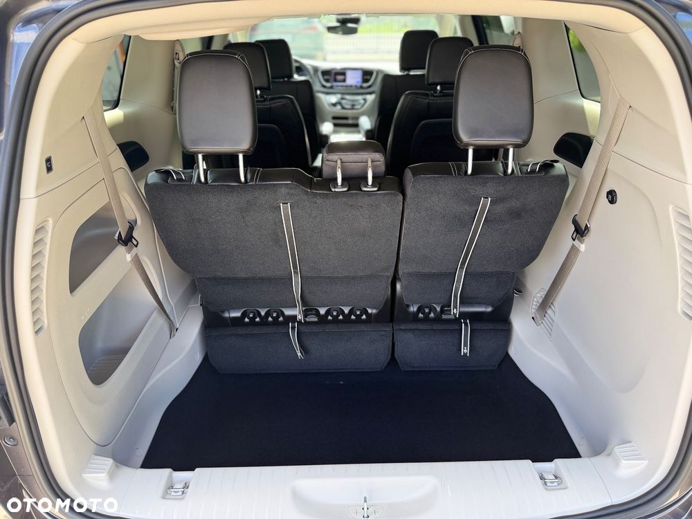 Chrysler Pacifica - 22
